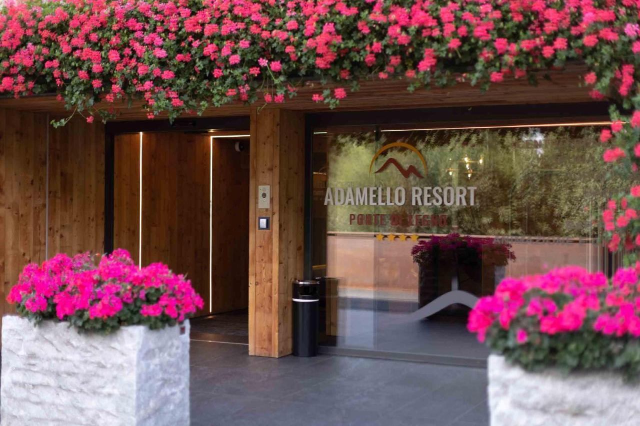 Residence Adamello Resort ปอนเตดีเลโญ ภายนอก รูปภาพ
