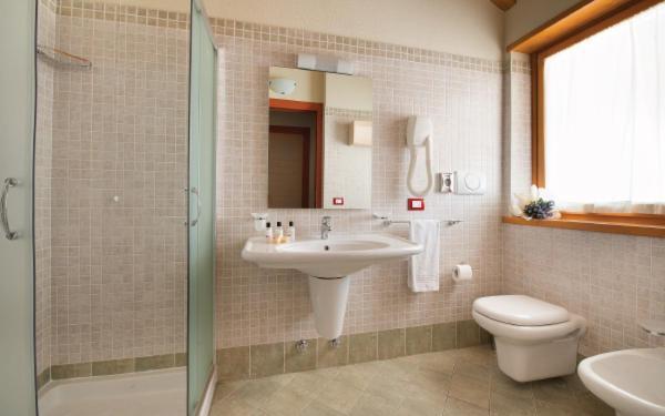 Residence Adamello Resort ปอนเตดีเลโญ ห้อง รูปภาพ
