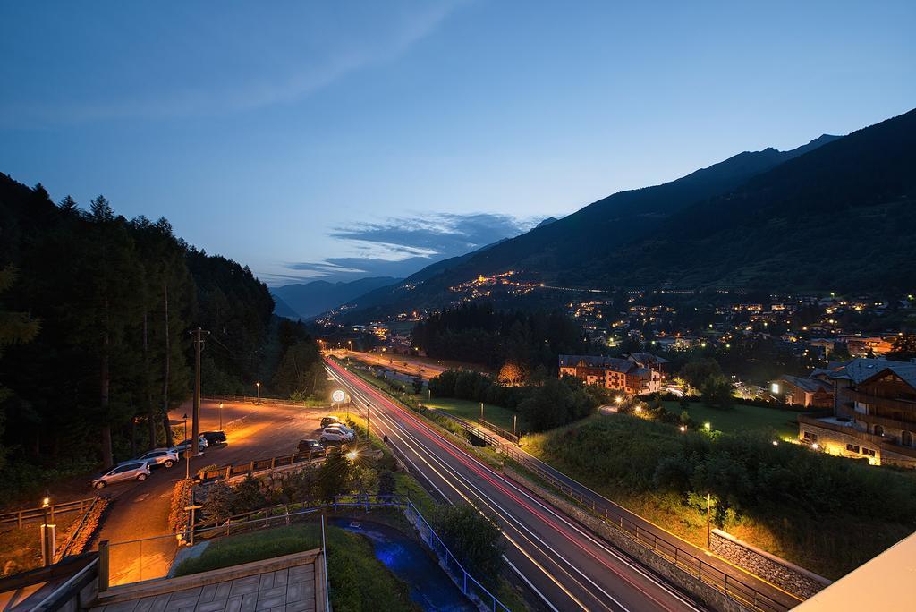 Residence Adamello Resort ปอนเตดีเลโญ ภายนอก รูปภาพ